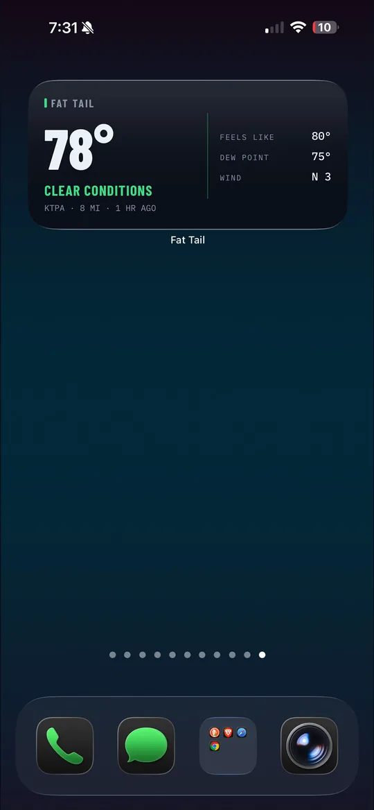 Fat Tail home screen widget showing measured temperature, clear conditions in green, and the reporting station